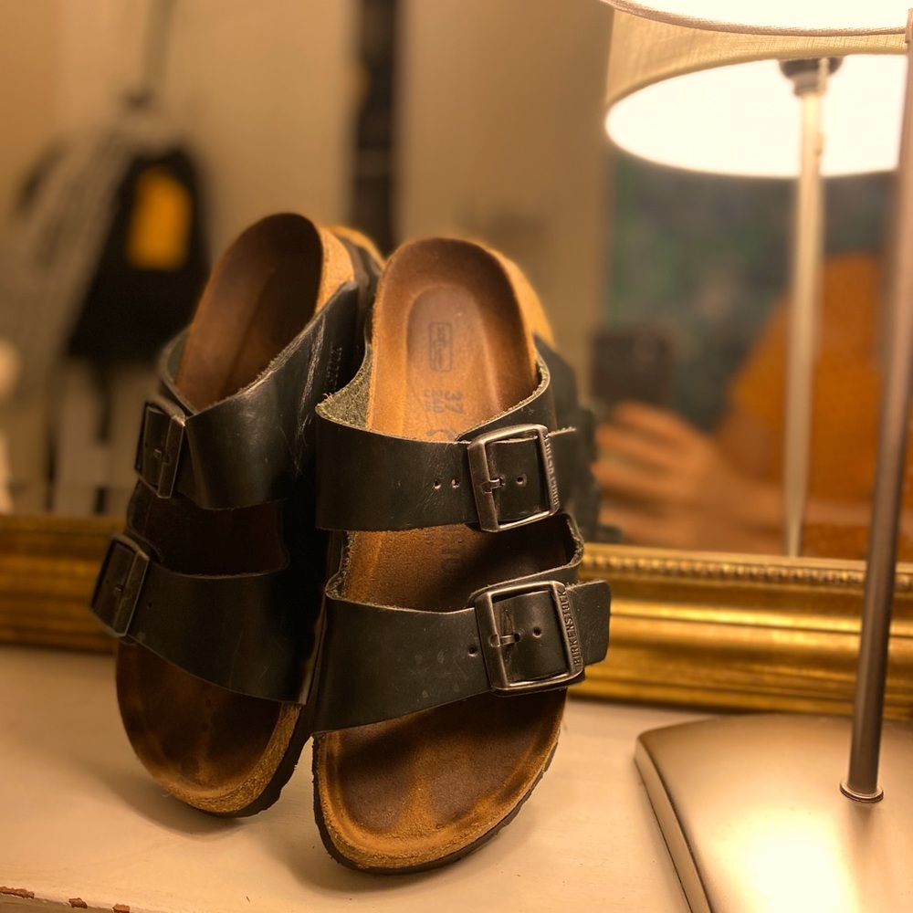 Arizona black leather Birkenstock sandals.